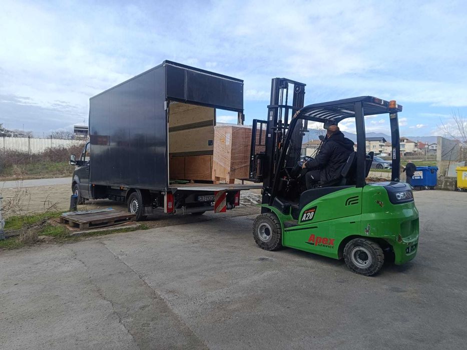 Транспортни услуги с бус Mercedes Sprinter – фургон с падащ борд