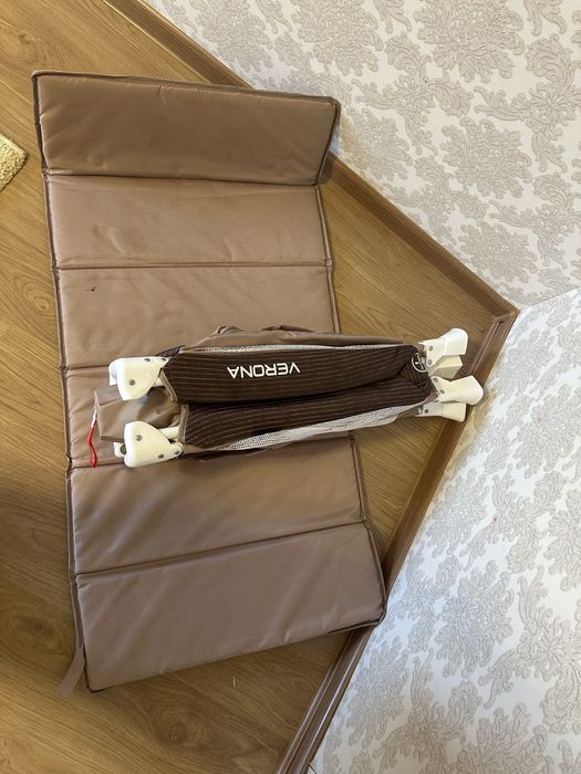 Манеж-кровать до 4-5 лет переносная.