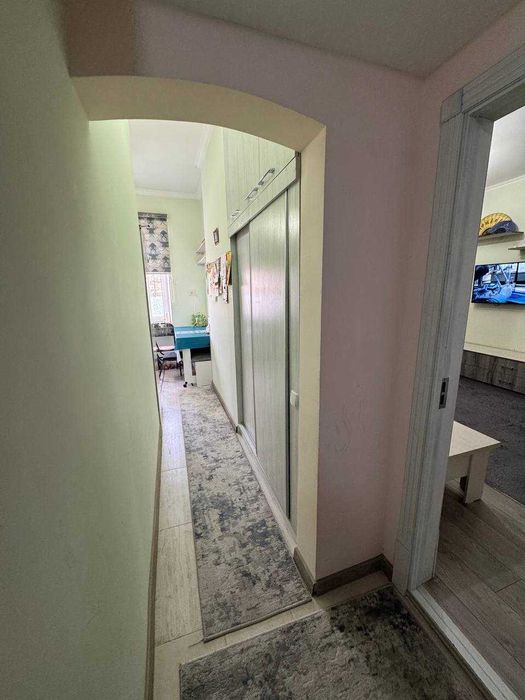 Продается 2-х комнатная в центре Чирчика