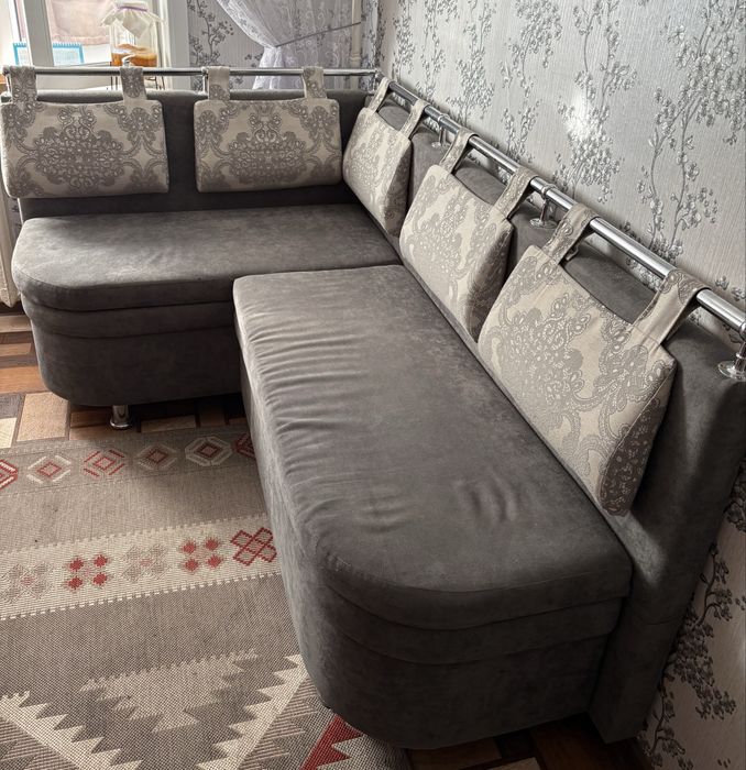 Продам кухонный угловой диван