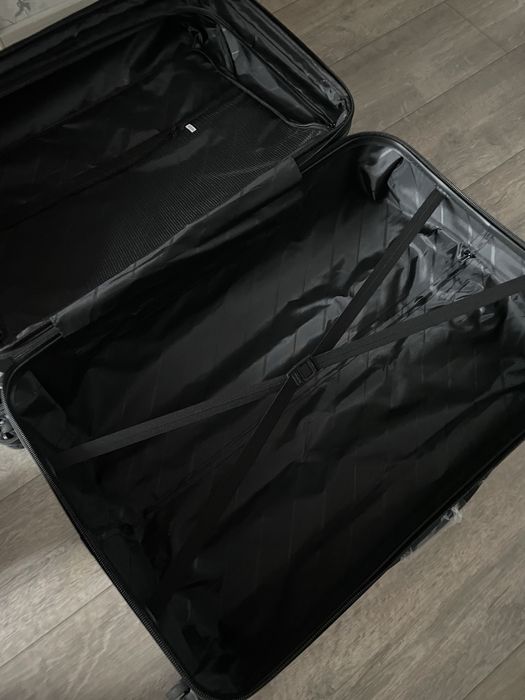 Продам новый чемодан