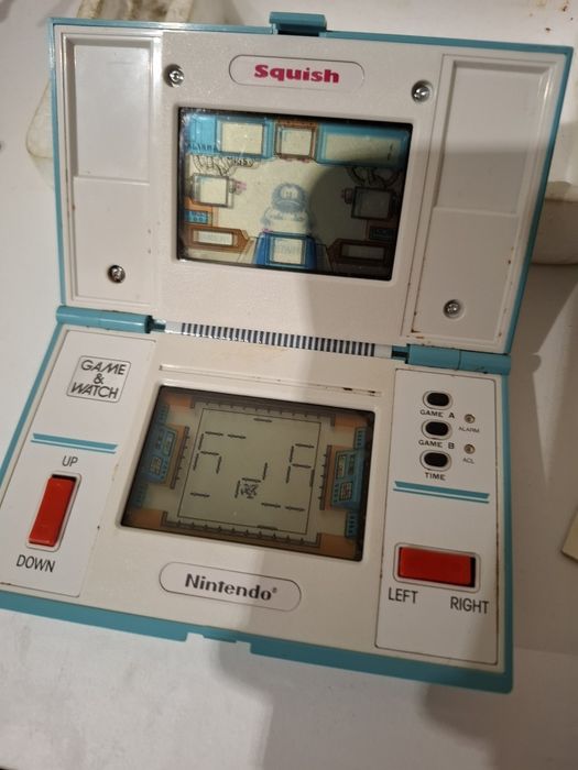 Японска ретро конзола Nintendo Game & Watch Squish