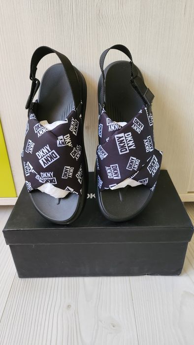 Детски сандали DKNY