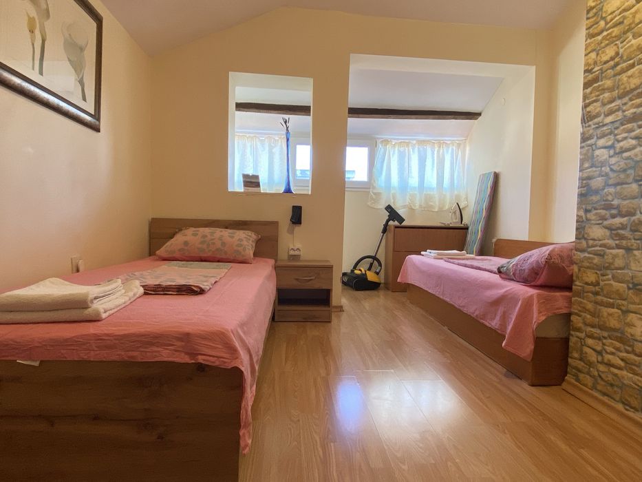 Дава се под наем Тристаен апартамент в Бургас, Сарафово - 70 кв.м за 408 € - Снимка #4