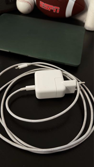 Продам ноутбук Macbook Air