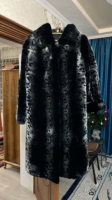 Продам шубу женскую!!!