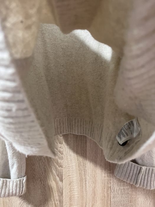 Дамска бежова мека жилетка