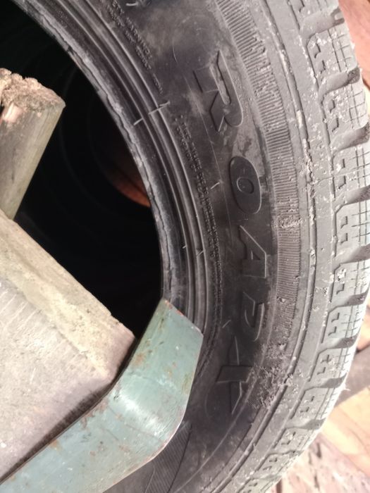 Продам резину  R16  215/70
