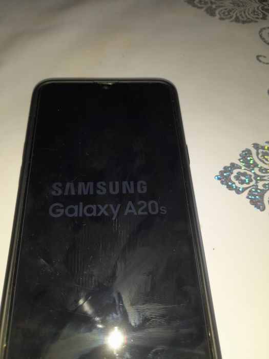Продам бу тел самсунг А20s самсунгJ5