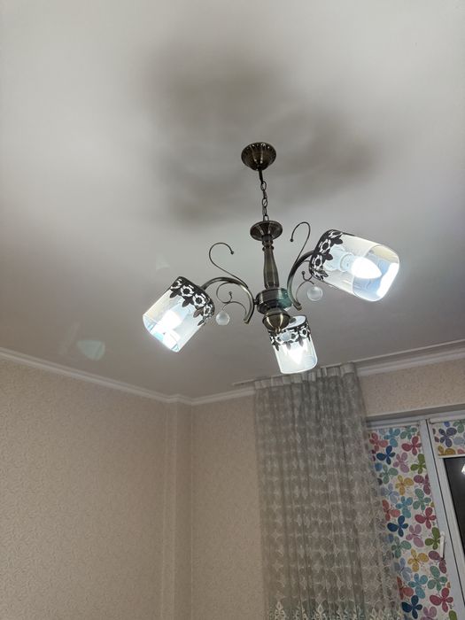 Продаются люстры