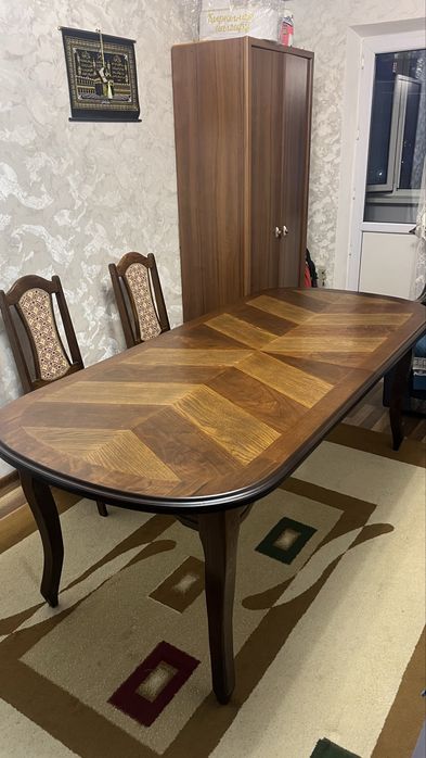 Стол со стульями