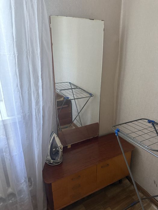 Отдам даром шкаф и трюмо