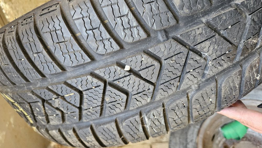 2бр гуми 215 60 16 пирели