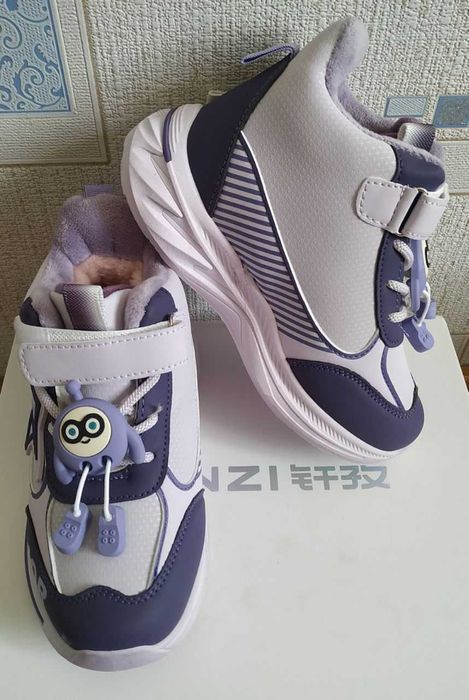 Детские кроссовки