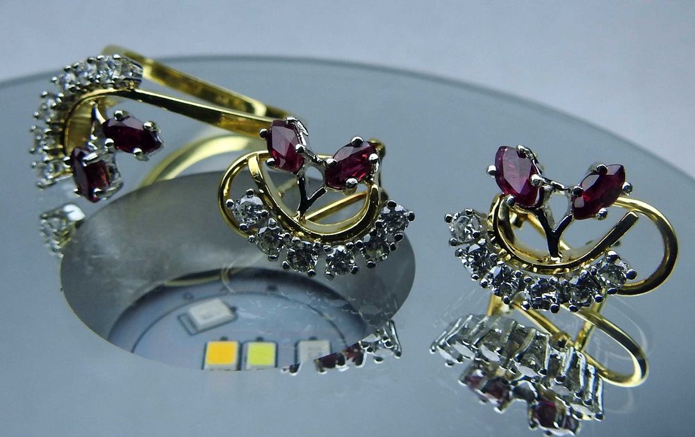 Обеци и пръстен с диаманти и рубини