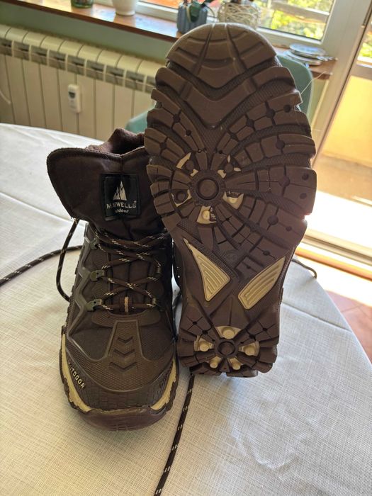 Спортни високи обувки