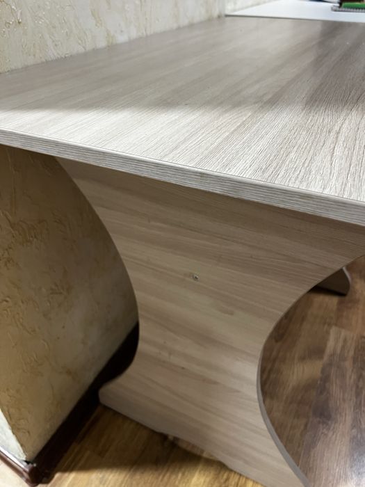 Продаю два стола в идеальном состоянии!