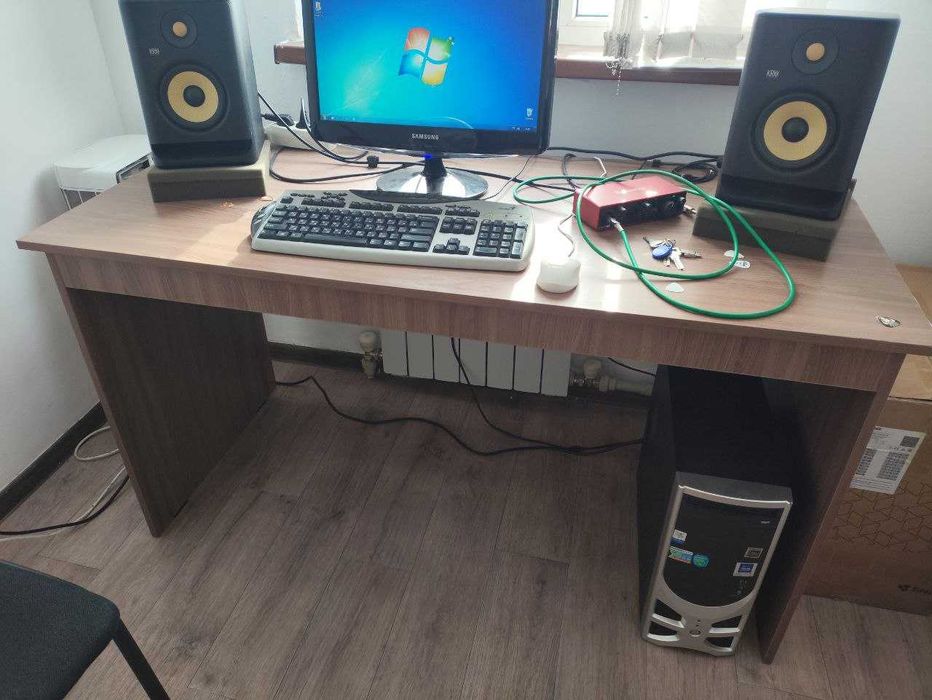 Стол фирмы Zeta.