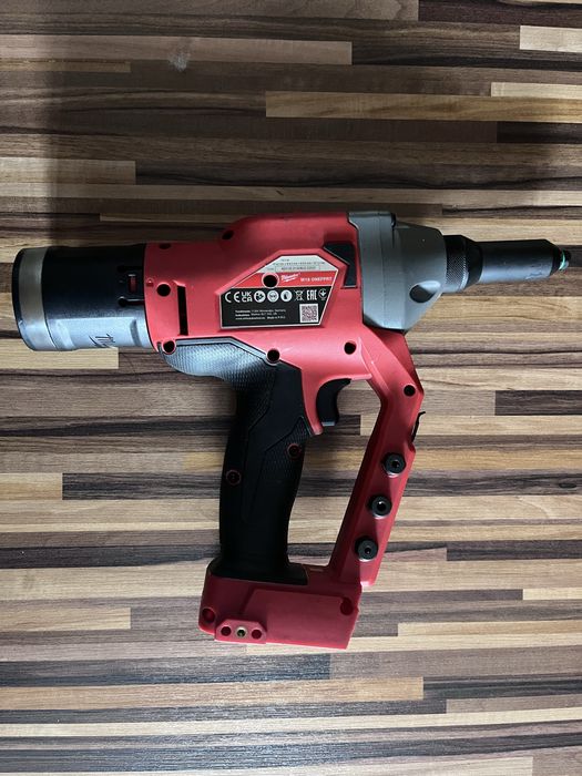 Milwaukee pistol pentru nituit, fierăstrău panglică (fierastrau cu banda), masina de gaurit  la unghi, pistol cu aer cald
