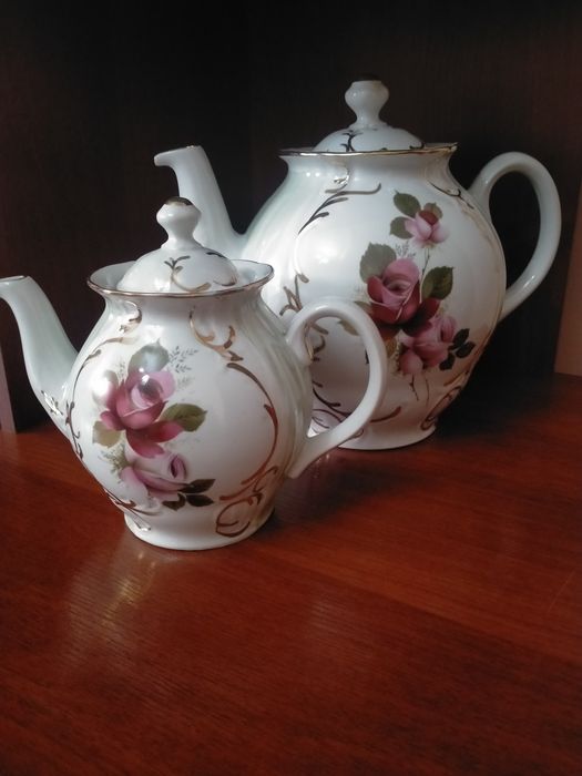 Продам два чайника