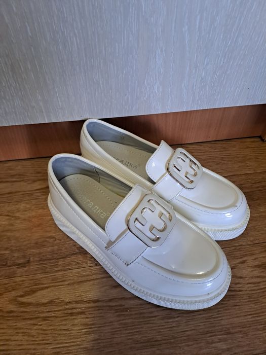 Продам туфли для девочки