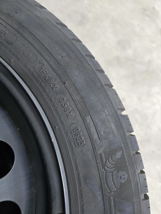 4 Броя Бусови Гуми 215/60/17C Michelin 2x8mm 2x7mm 23dot