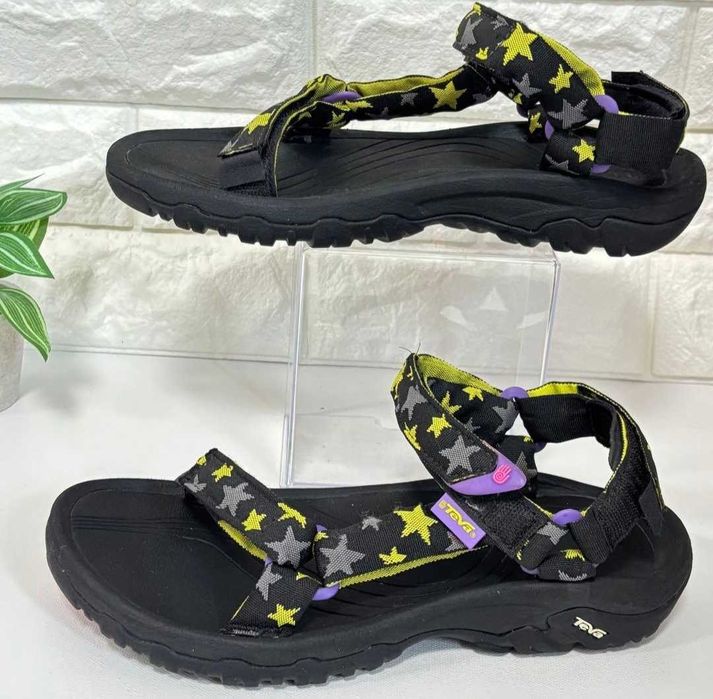 Продаются сандали Teva.