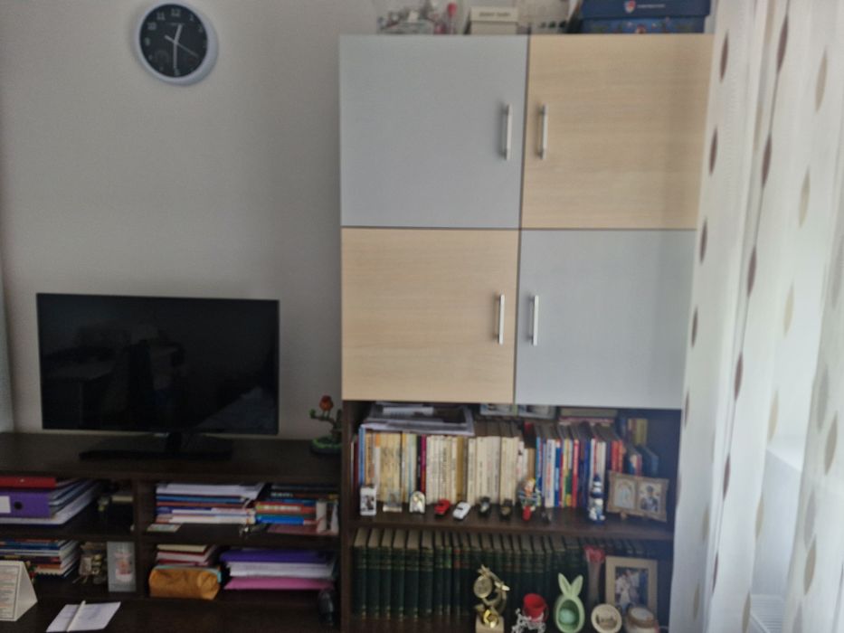 Bibliotecă impecabilă