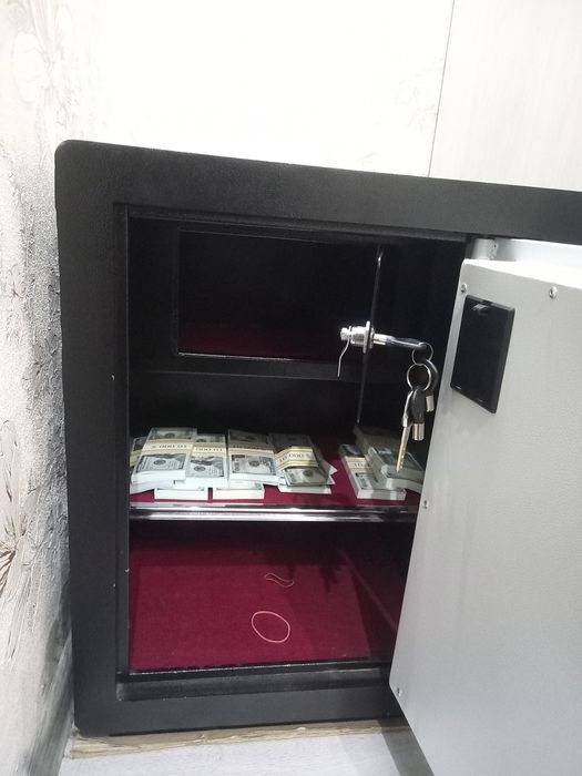 Seyf sotiladi holati yangi qumlik seyf olovda yonib ketmaydi  ichidagi