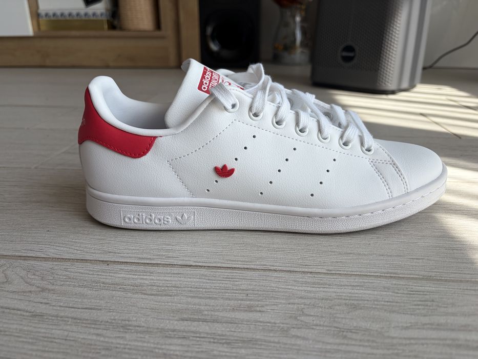 Adidas Stan Smith – бели с червени детайли