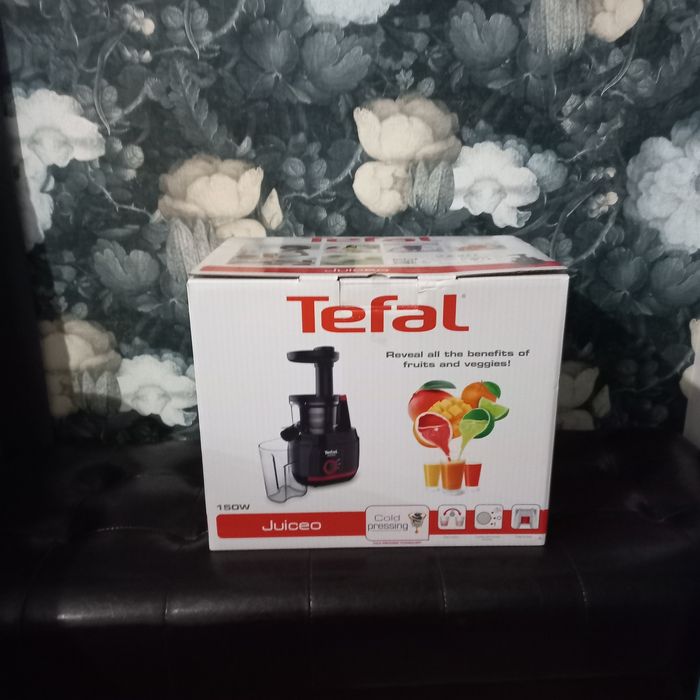 Сокоизтисквачка TEFAL JUICEO . ЧИСТО  НОВА