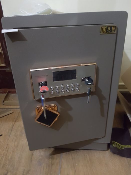 Seif metalic 60 cm super securizat.