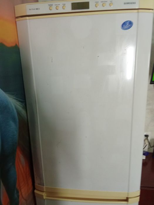 Холодильник Samsung