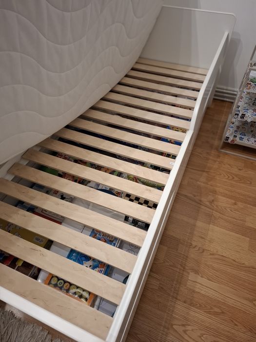 Vand patut copii + saltea + husa impermeabila