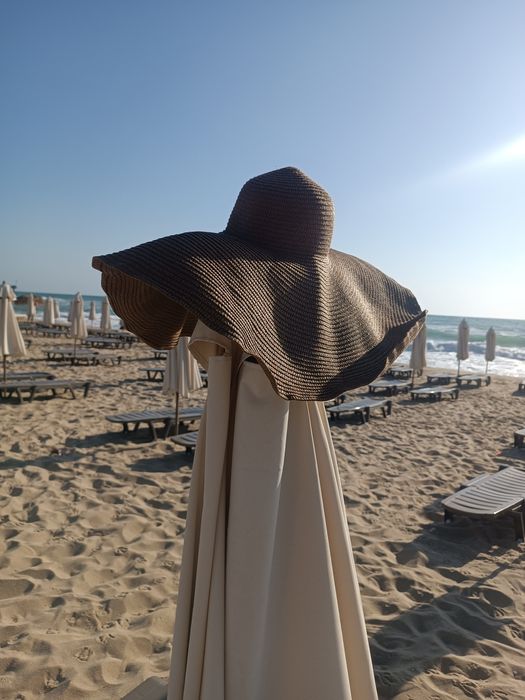 Лятна голяма шапка с периферия.