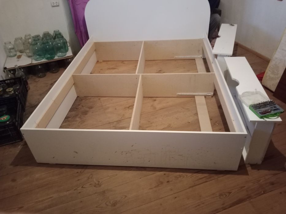 Продам кровать двуспальная.