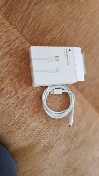 Продам шнур на айфон оригинал и смарт часы