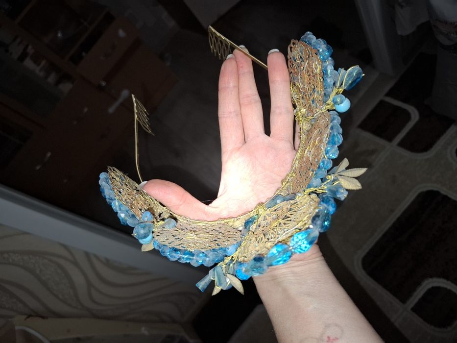 Продам очень красивую диадему