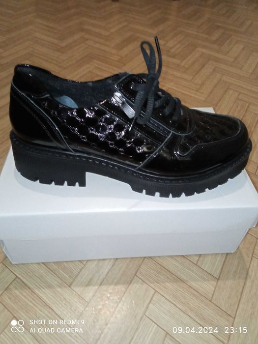 Дамски спортноелегантни обувки