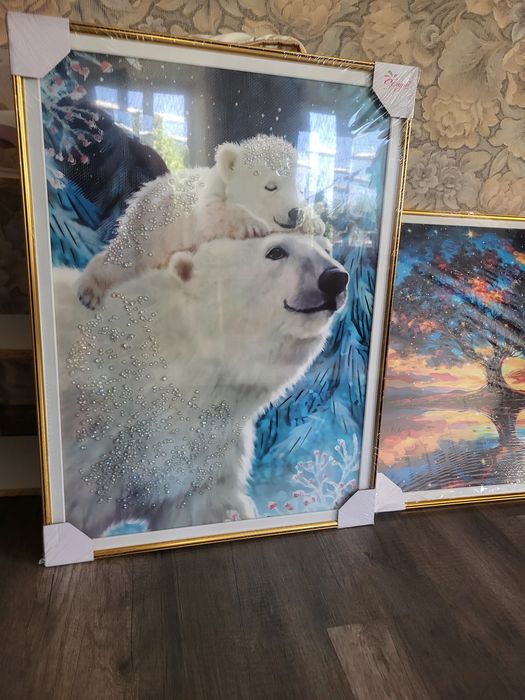 Продам картины новые