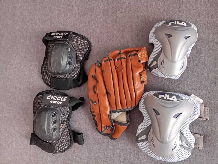 Наколенки и бейзболна ръкавица