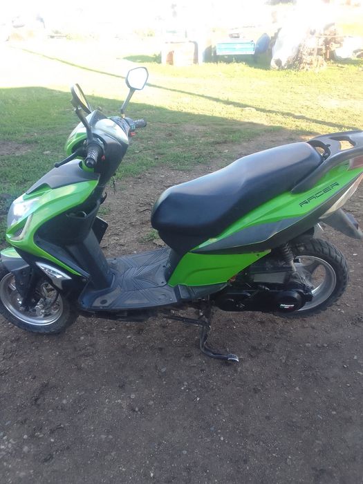 Продам скутер с новым мотором