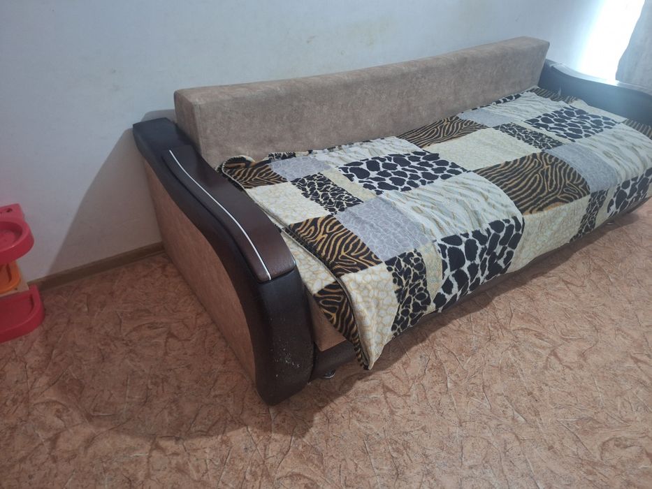 Продам диван срочно