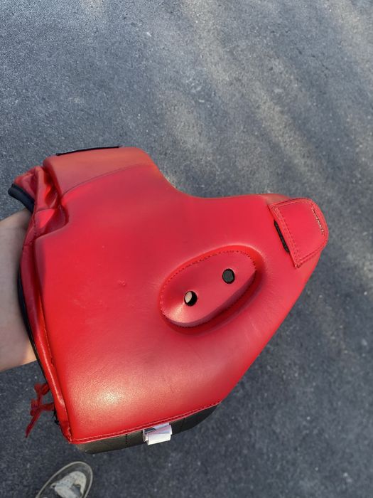 перчатка и шлем б/у,состояние нормальное