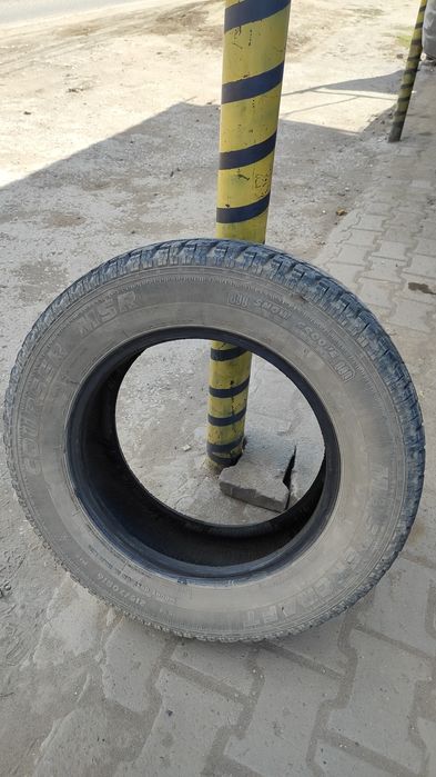 Продам комплект зимней резины 215/70 R16