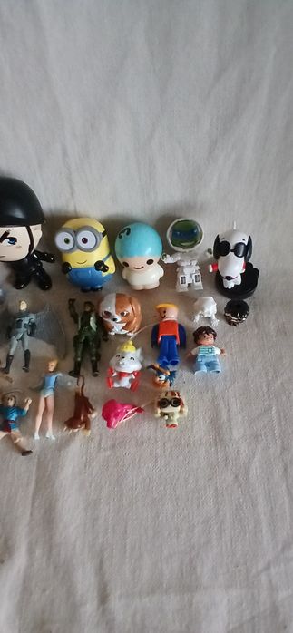 Lot figurine-100 lei