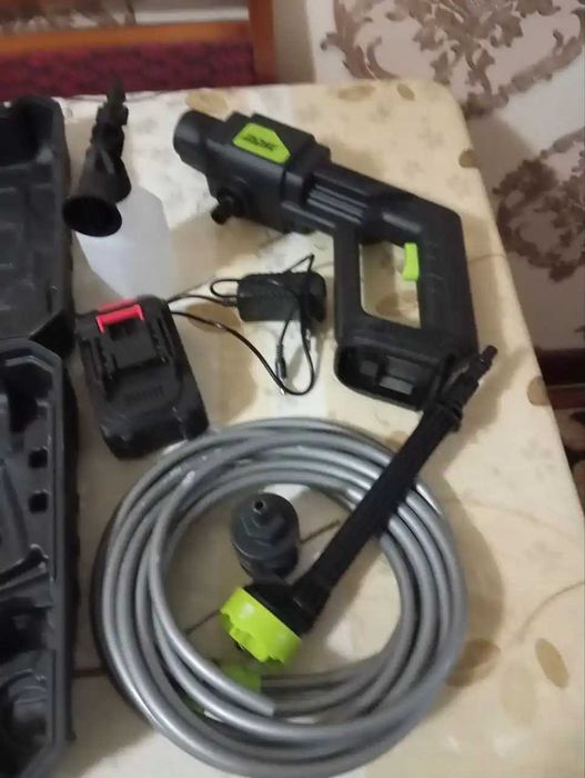 Мойка высокого давления для автомобиля аккумуляторная