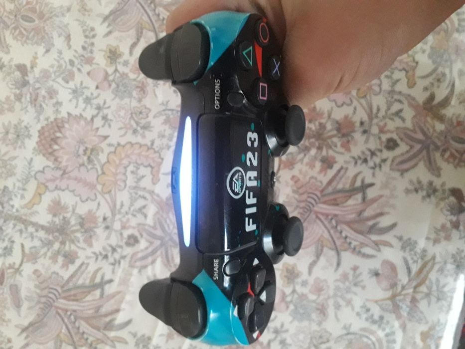 Playstation va PS4 pulti