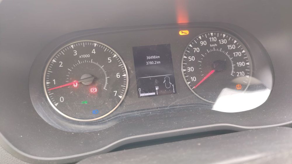 Vând Dacia Duster avariat an 2018 16 benzina 4x2 32000 km