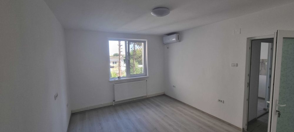 Închiriez apartament 2 camere, Medgidia Central, Etaj.1